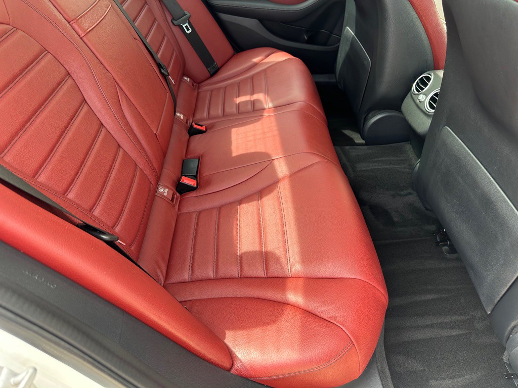 2016 Mercedes-Benz C-Class Image 24