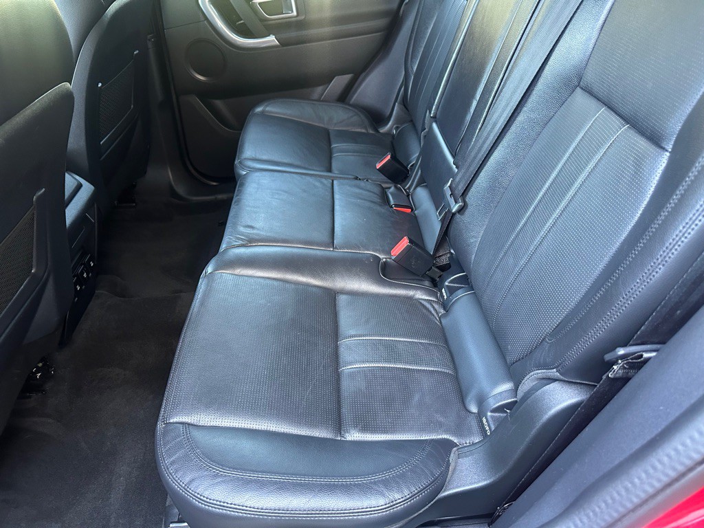 2019 Land Rover Discovery Sport Image 16