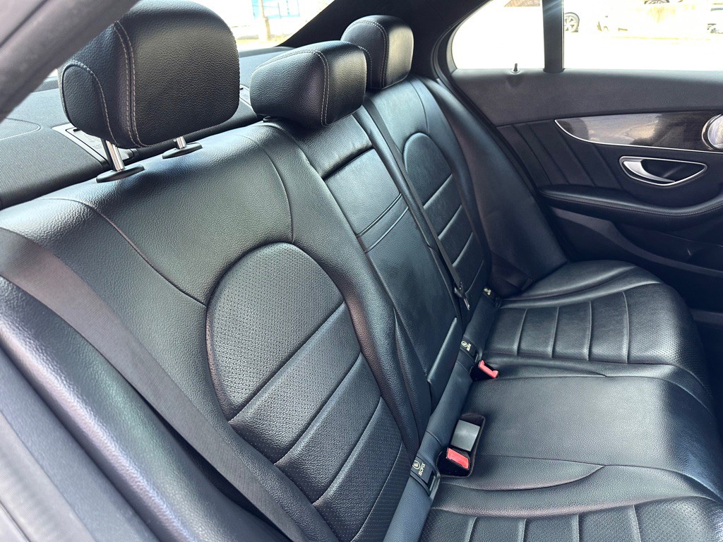 2018 Mercedes-Benz C-Class Image 21