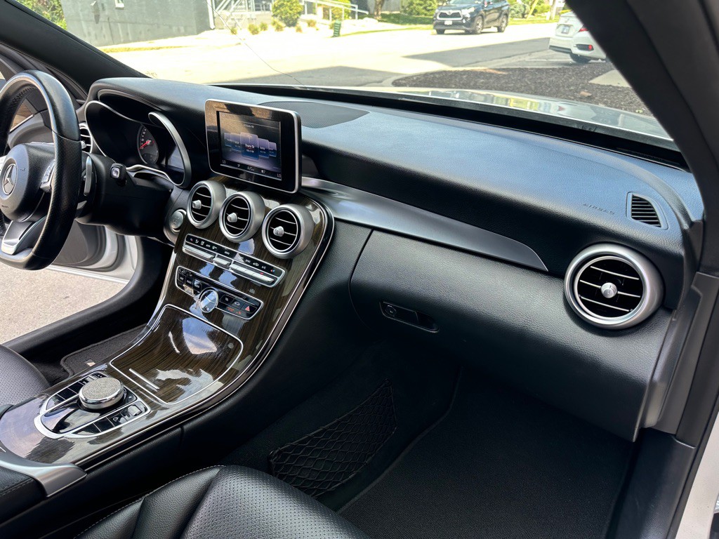 2018 Mercedes-Benz C-Class Image 22