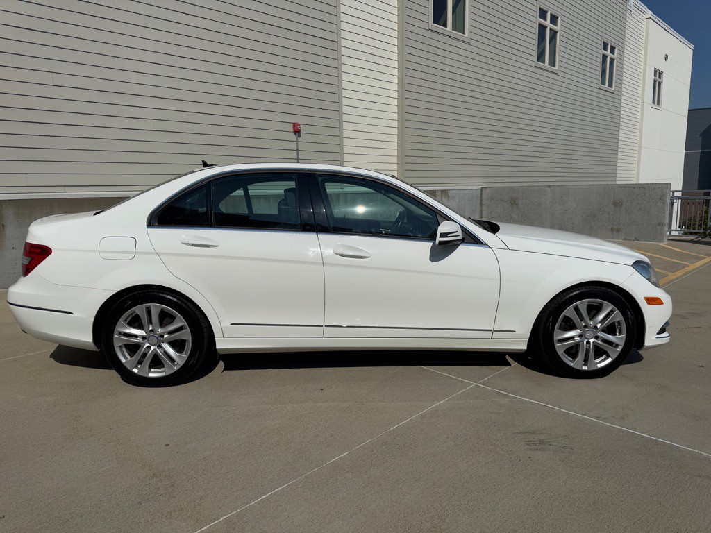 2013 Mercedes-Benz C-Class Image 2