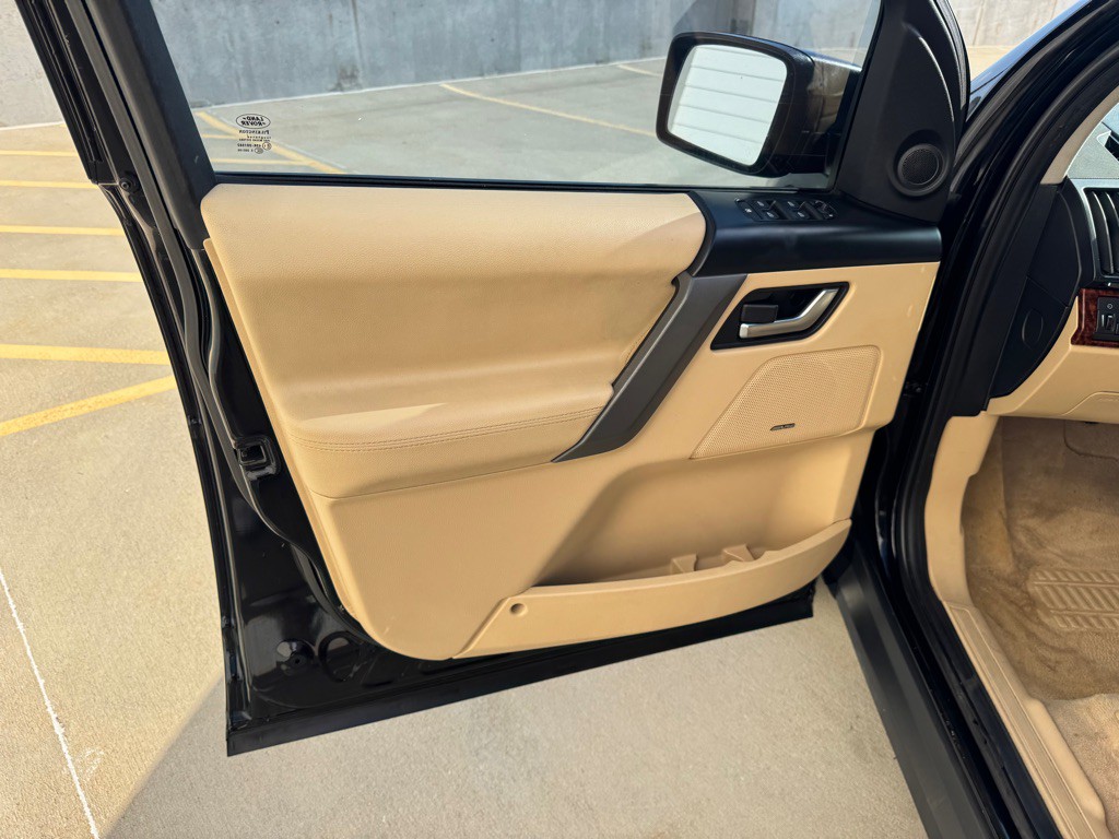 2008 Land Rover LR2 Image 6