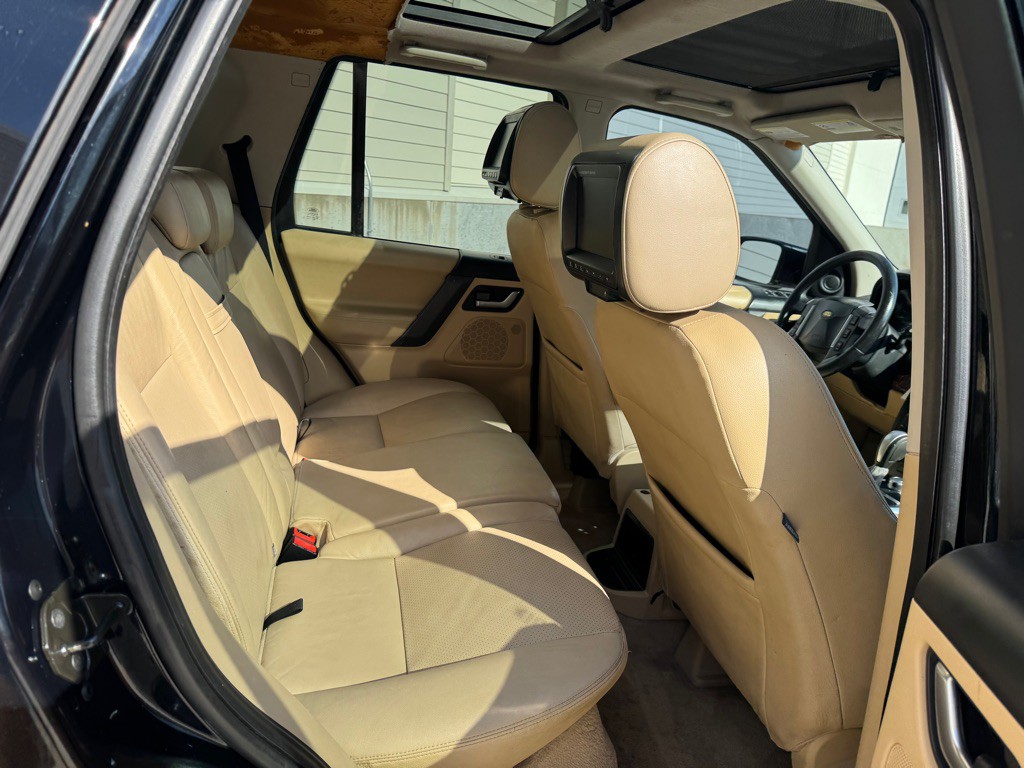 2008 Land Rover LR2 Image 17