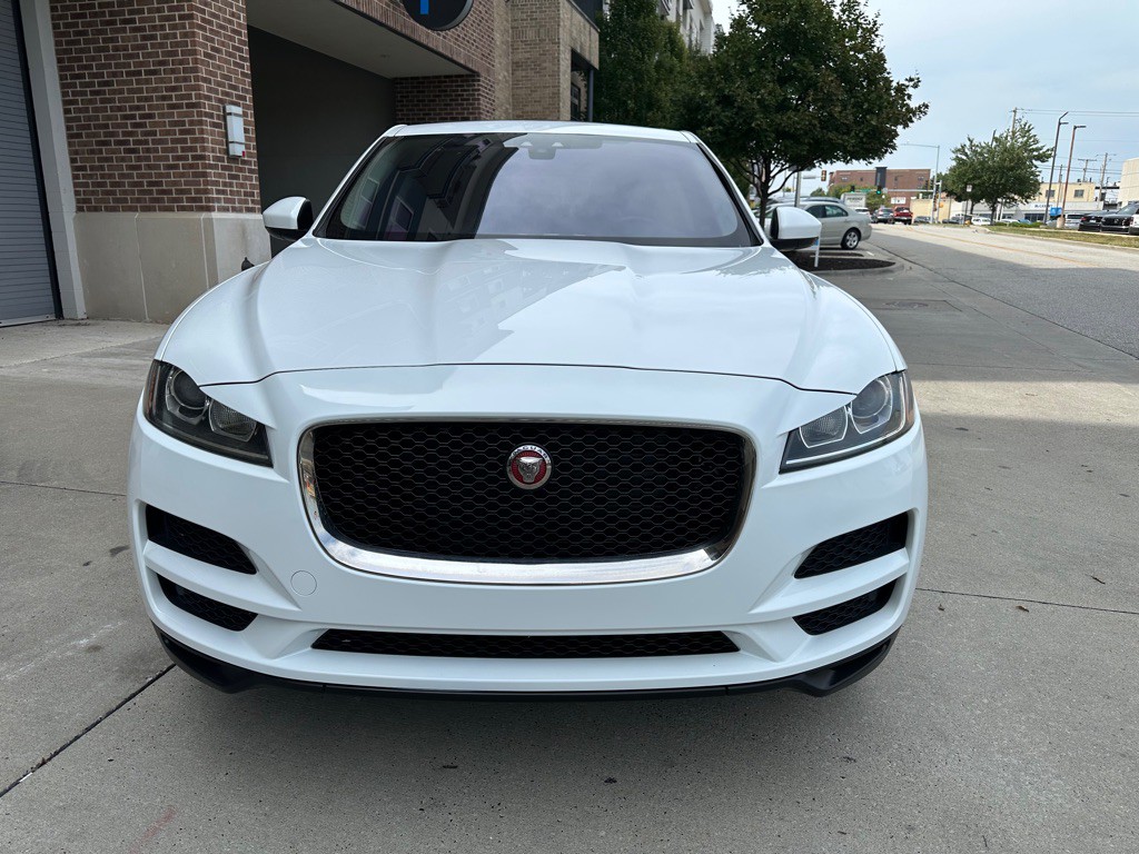2018 Jaguar F-PACE Image 2