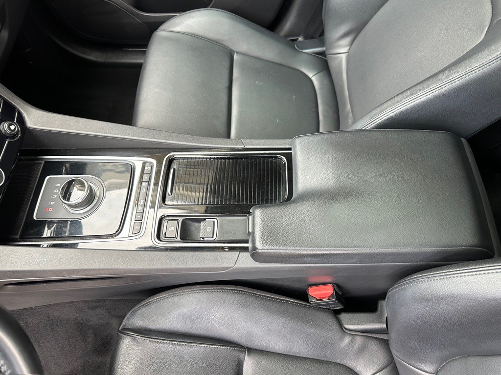 2018 Jaguar F-PACE Image 13