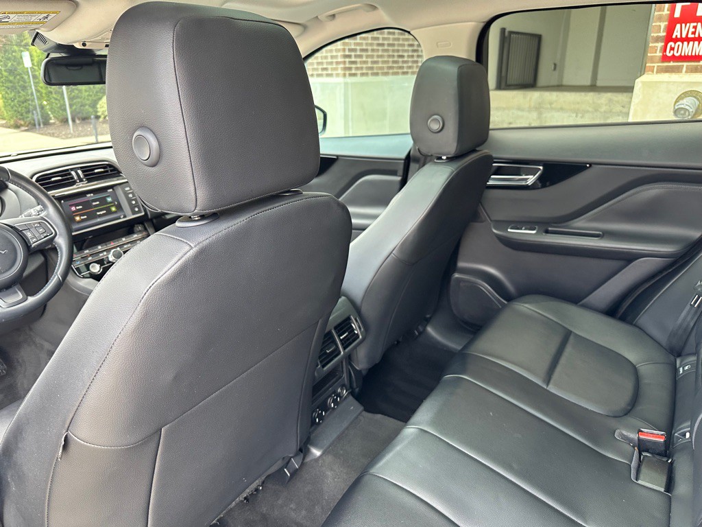 2018 Jaguar F-PACE Image 16