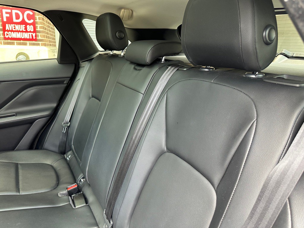 2018 Jaguar F-PACE Image 18