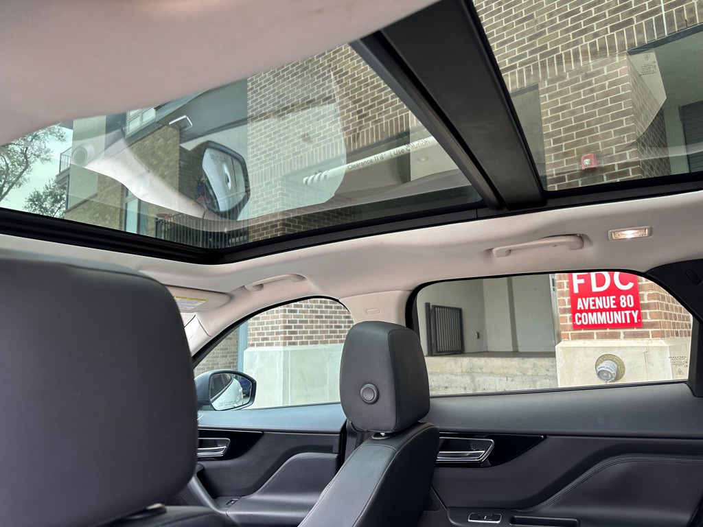 2018 Jaguar F-PACE Image 19