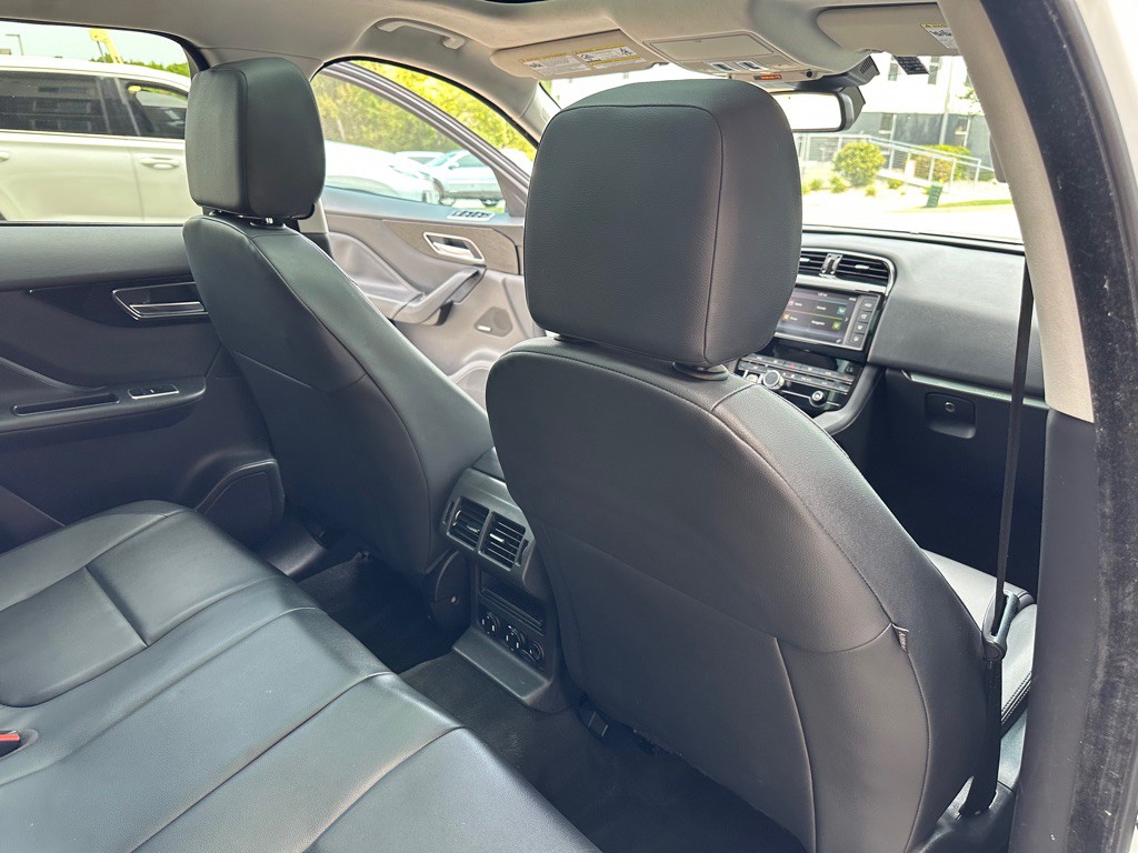 2018 Jaguar F-PACE Image 20