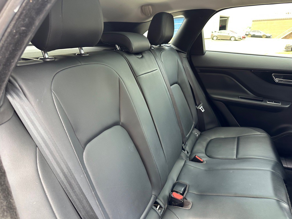 2018 Jaguar F-PACE Image 22