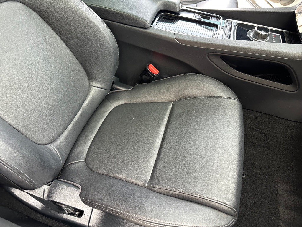 2018 Jaguar F-PACE Image 25