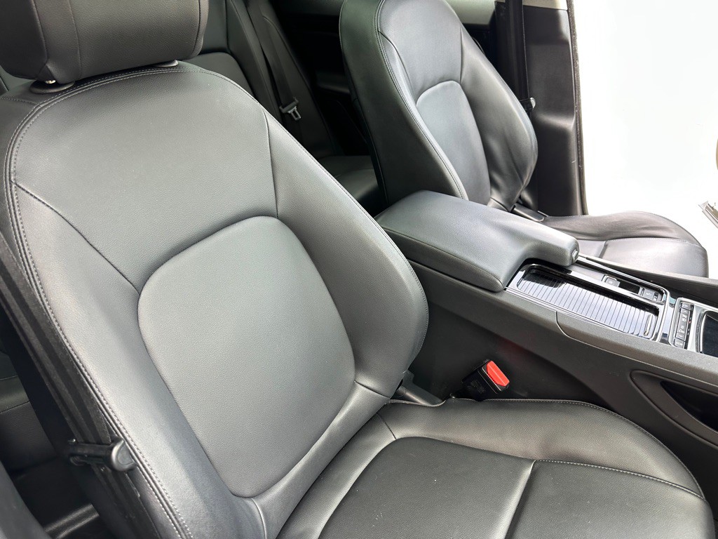 2018 Jaguar F-PACE Image 26