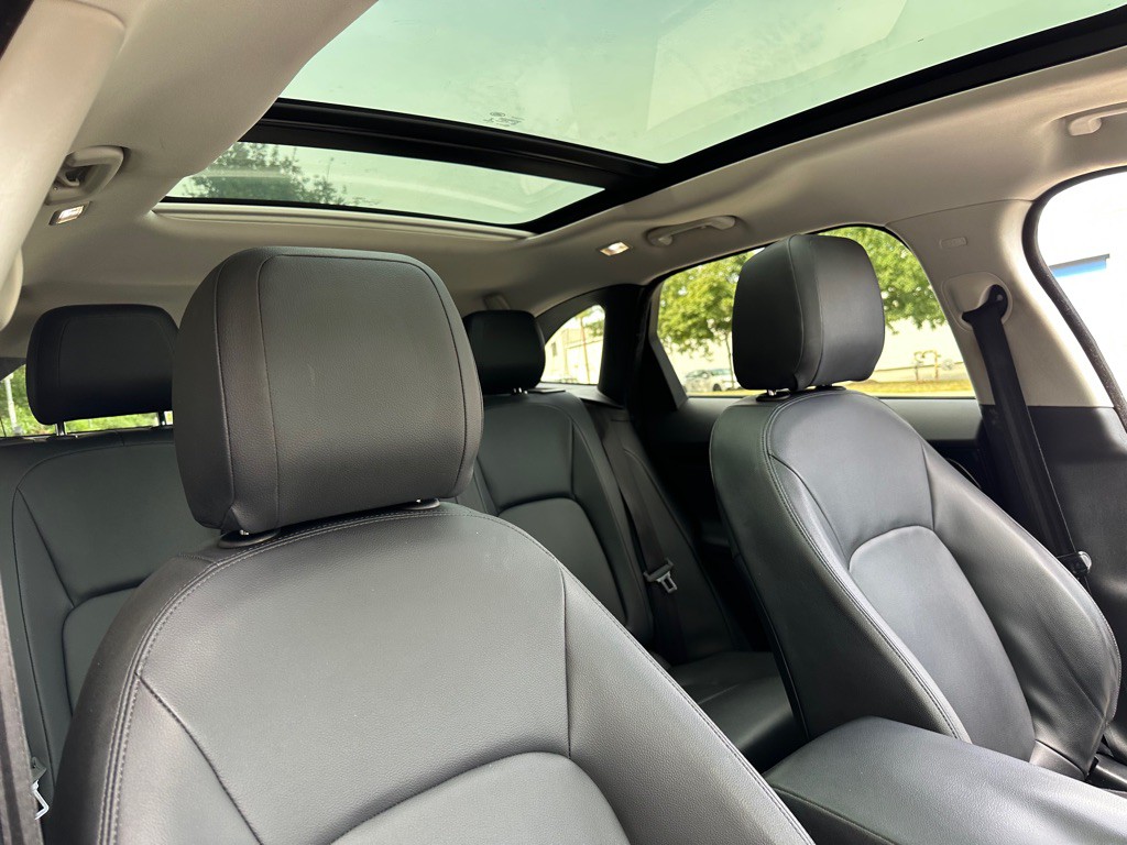 2018 Jaguar F-PACE Image 27