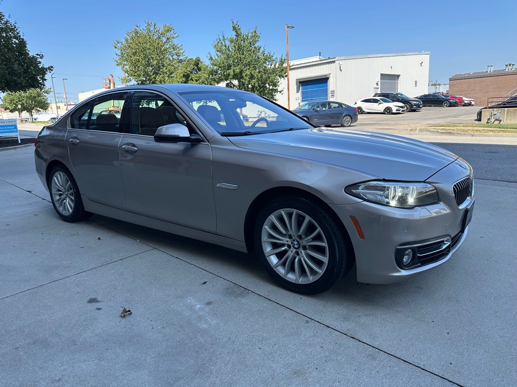 2015 BMW 5 Series Image 1