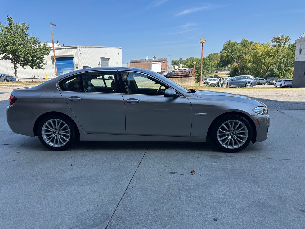2015 BMW 5 Series Image 8