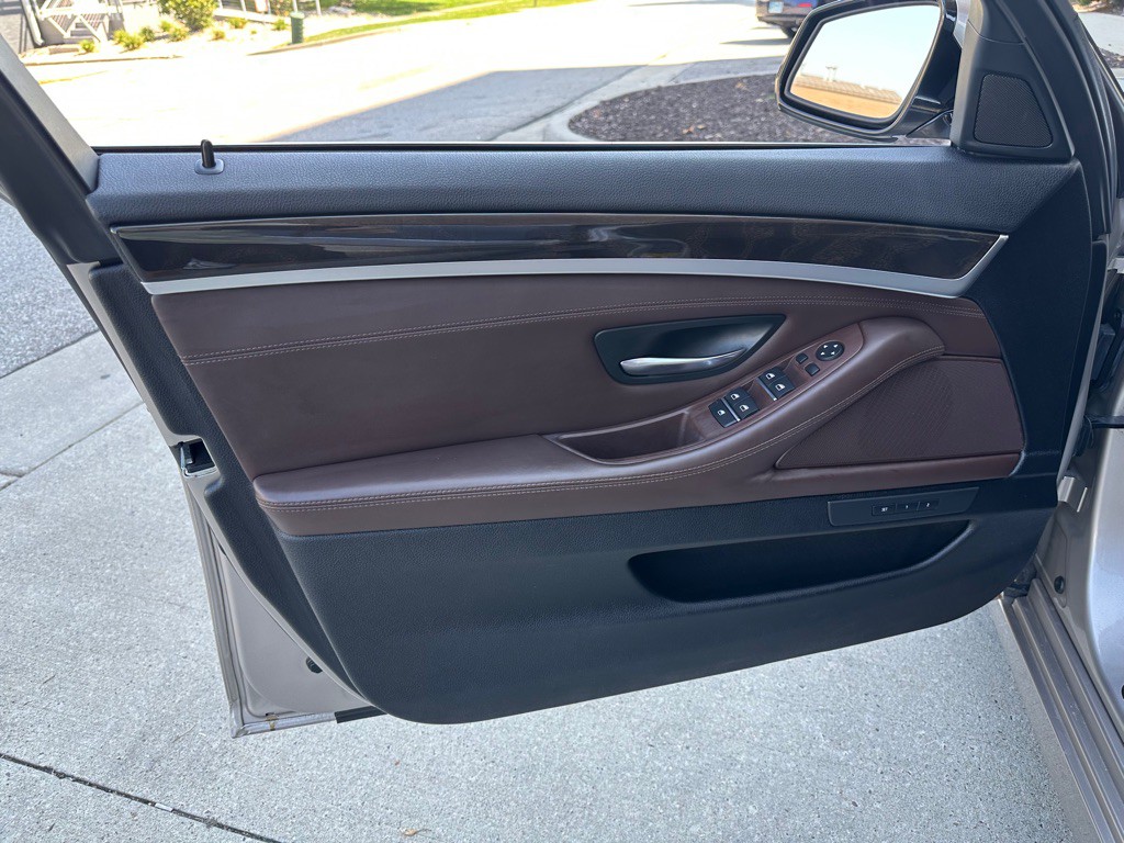 2015 BMW 5 Series Image 10