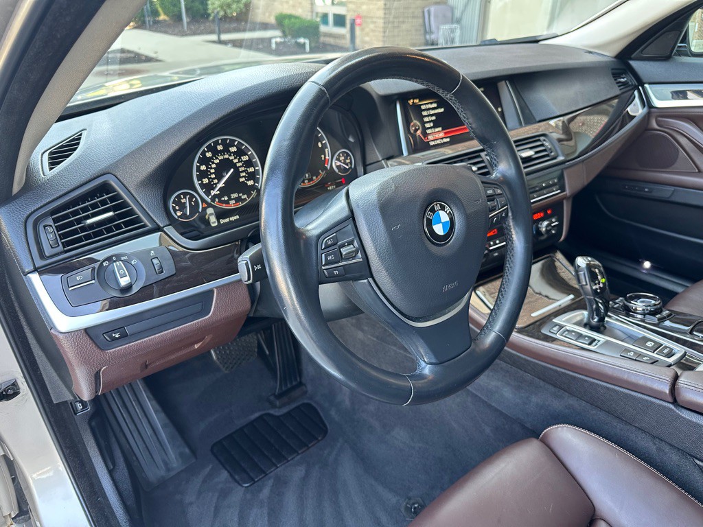 2015 BMW 5 Series Image 11