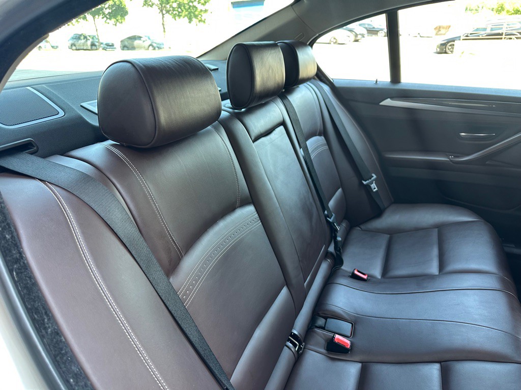 2015 BMW 5 Series Image 24