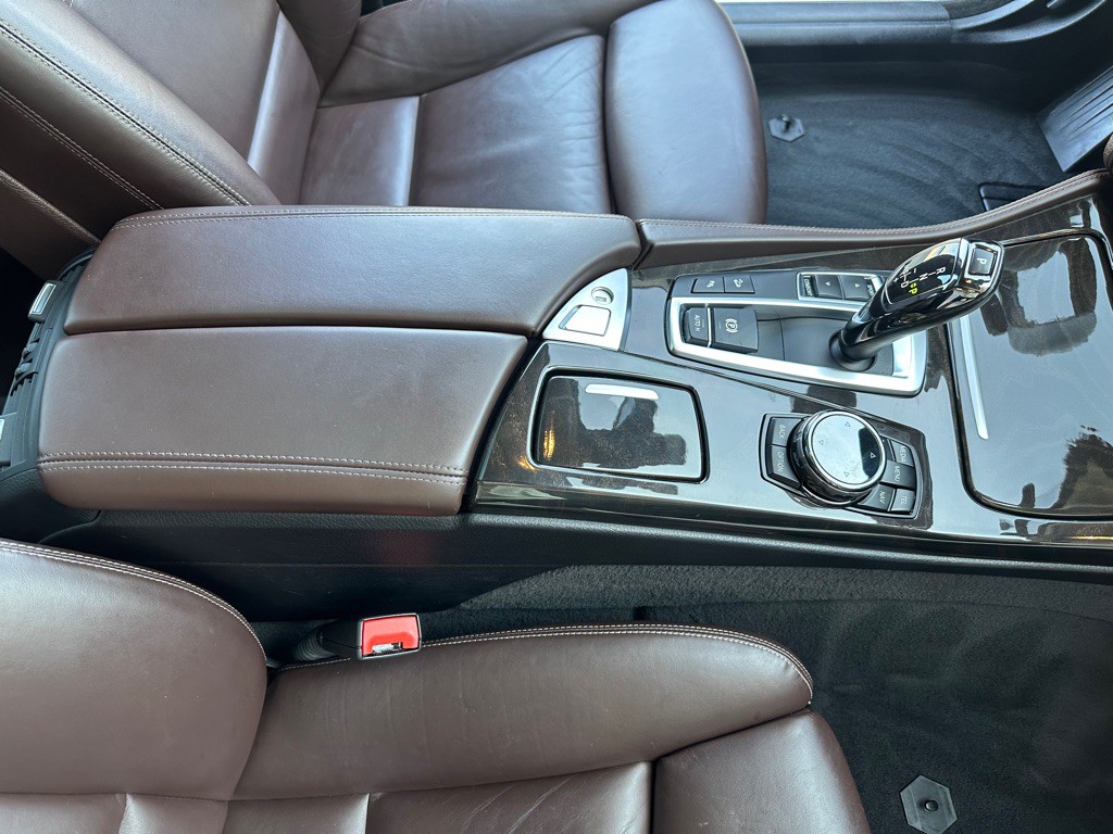 2015 BMW 5 Series Image 26