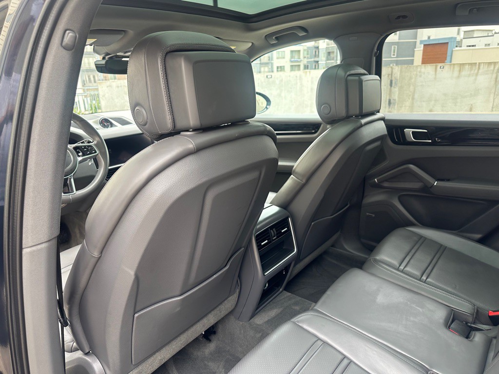 2021 Porsche Cayenne Image 17