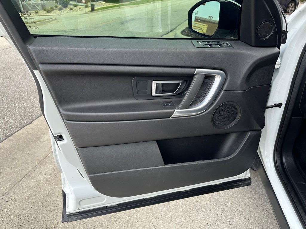 2019 Land Rover Discovery Sport Image 9