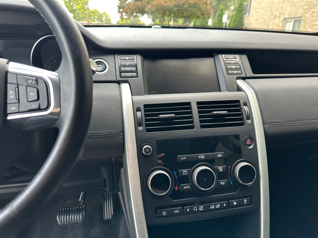 2019 Land Rover Discovery Sport Image 11