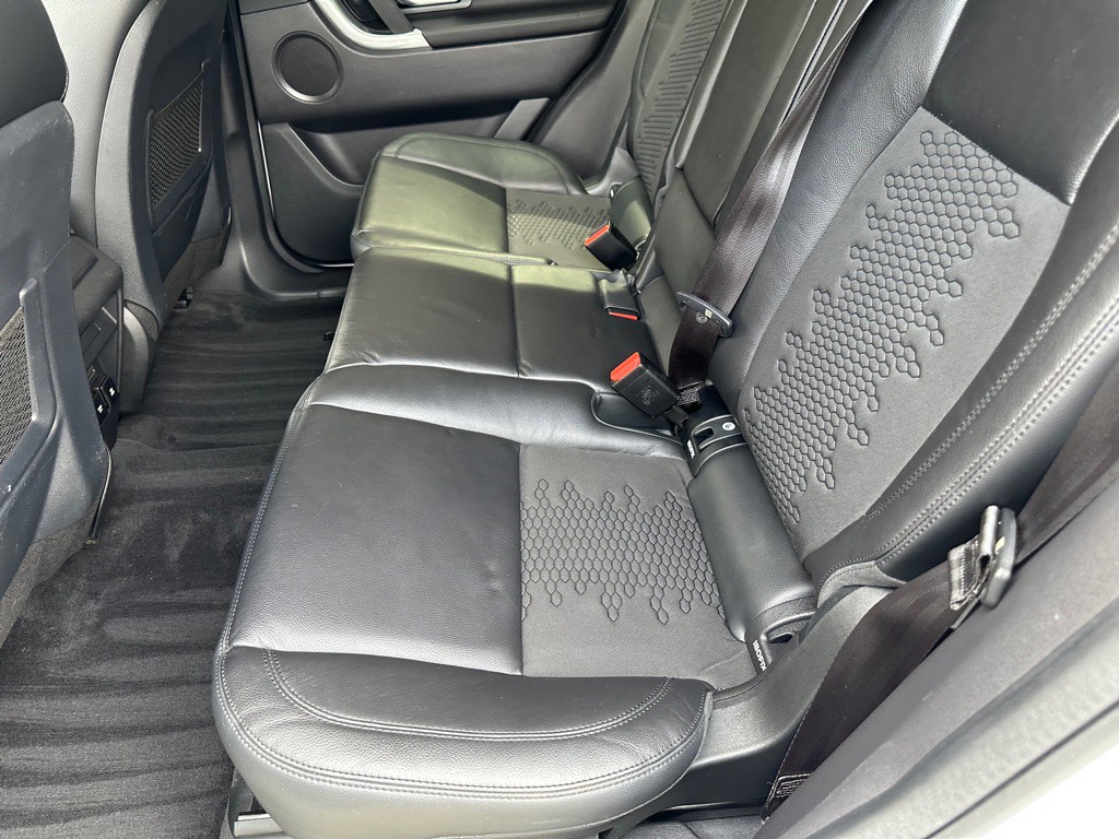 2019 Land Rover Discovery Sport Image 16