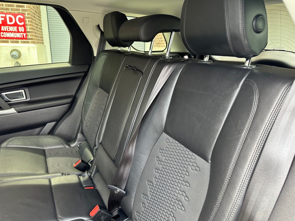 2019 Land Rover Discovery Sport Image 17