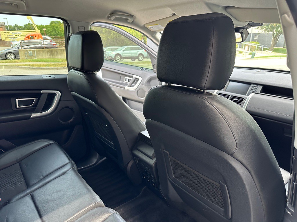 2019 Land Rover Discovery Sport Image 18