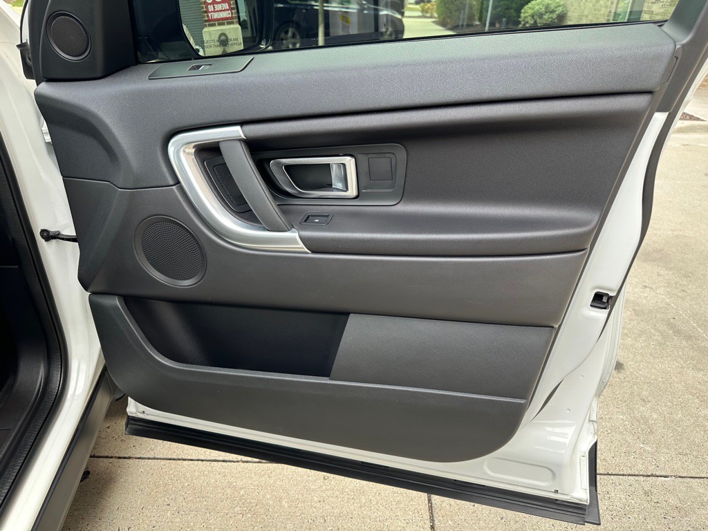 2019 Land Rover Discovery Sport Image 25