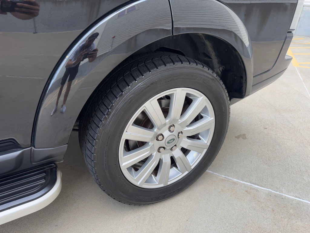 2012 Land Rover LR4 Image 9