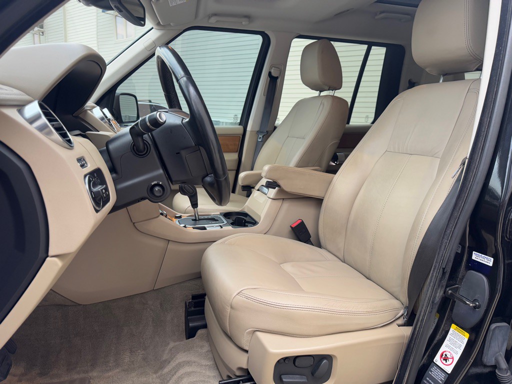 2012 Land Rover LR4 Image 12