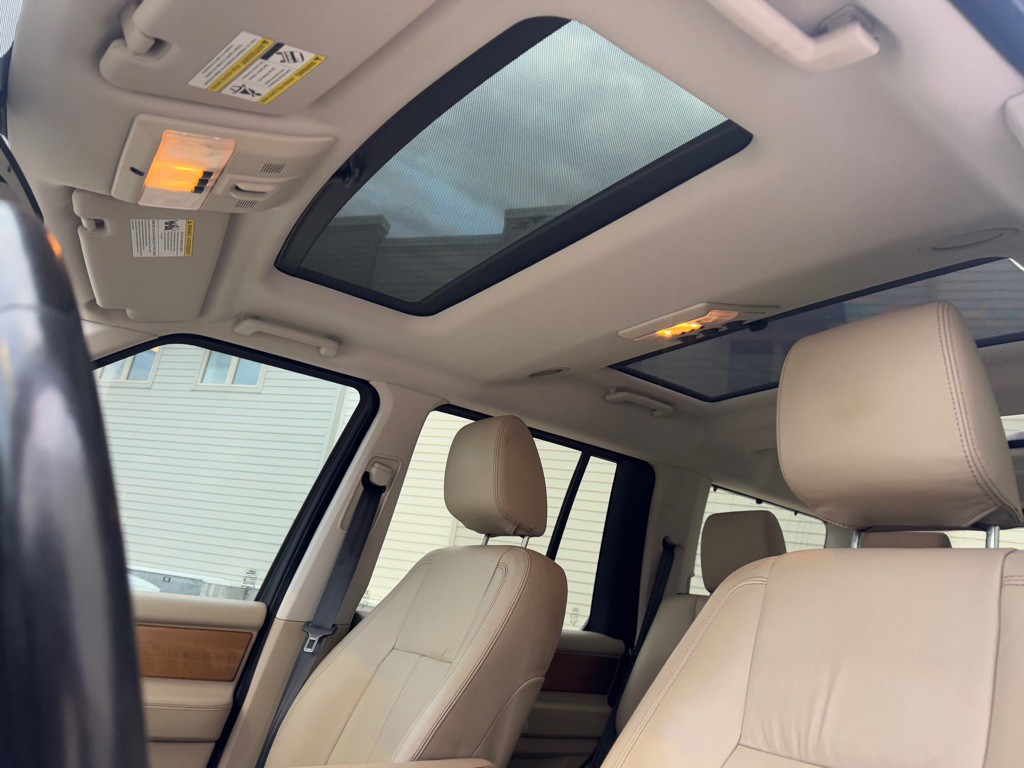 2012 Land Rover LR4 Image 13