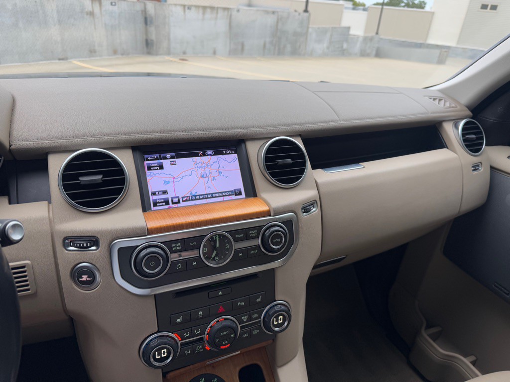 2012 Land Rover LR4 Image 16