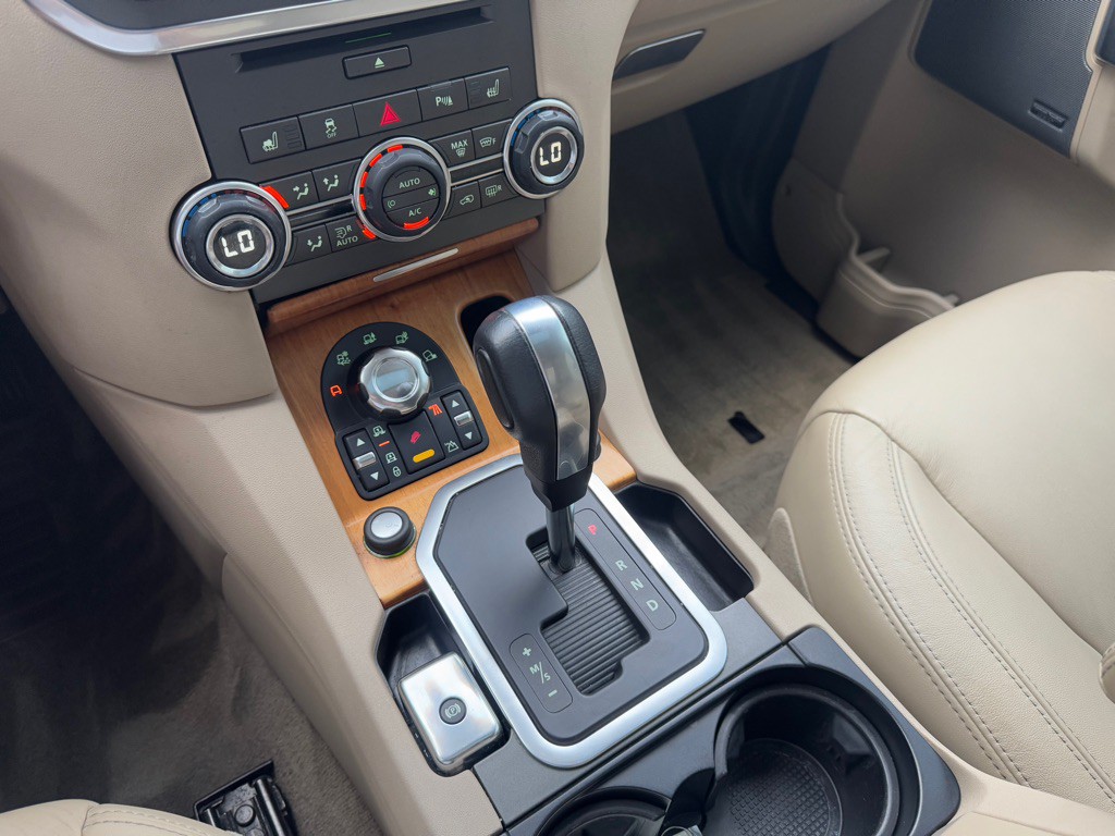 2012 Land Rover LR4 Image 20
