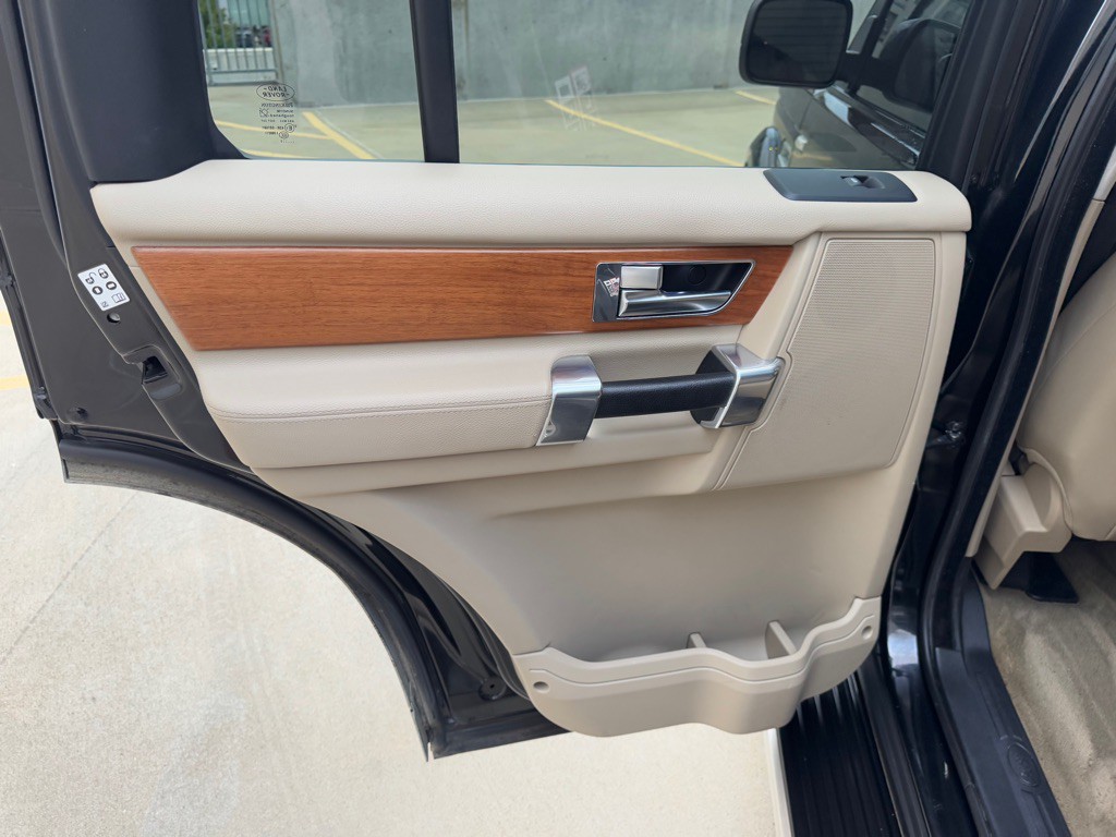 2012 Land Rover LR4 Image 23