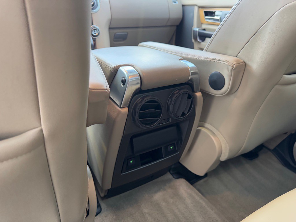 2012 Land Rover LR4 Image 25
