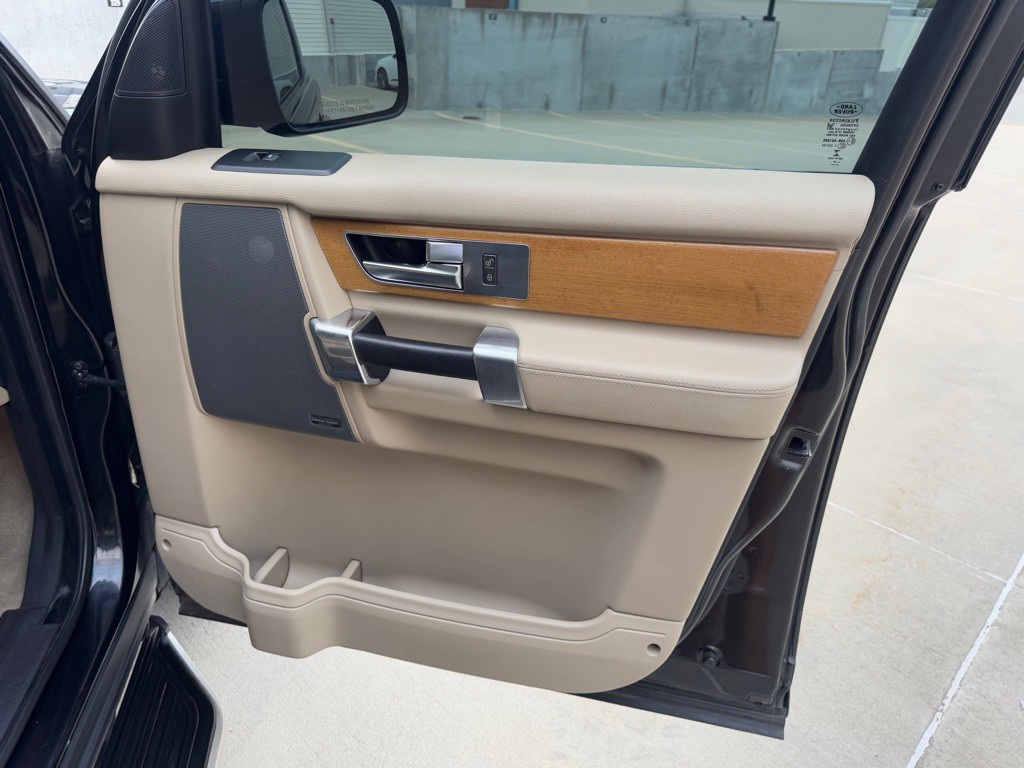 2012 Land Rover LR4 Image 31