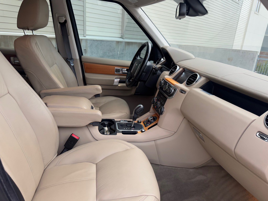 2012 Land Rover LR4 Image 32