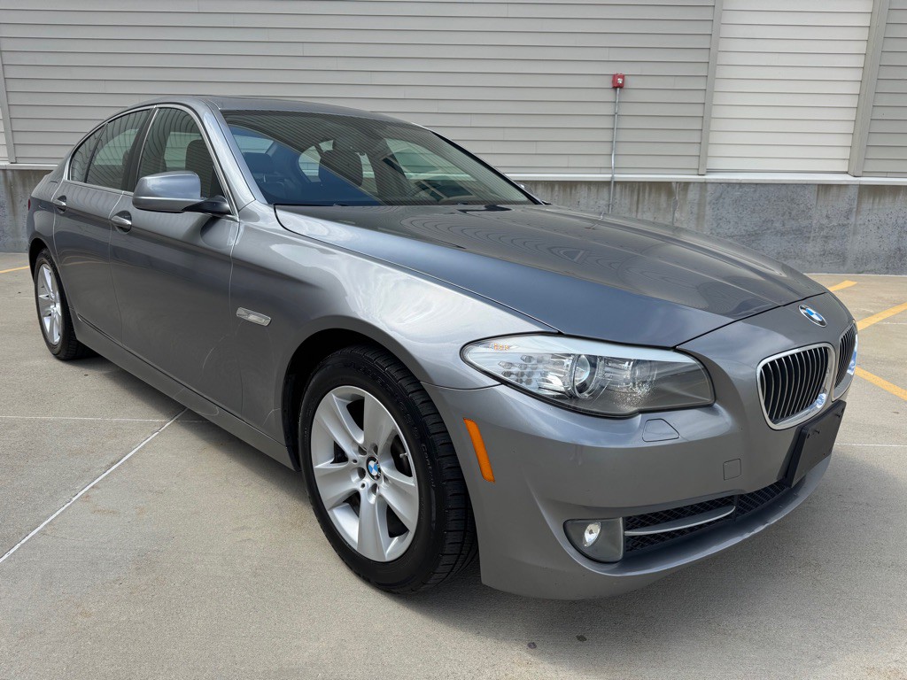 2013 BMW 5 Series Image 1