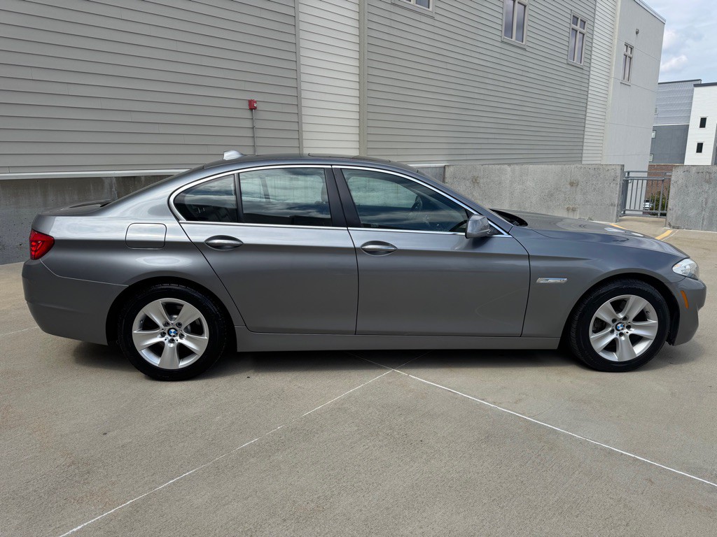 2013 BMW 5 Series Image 2