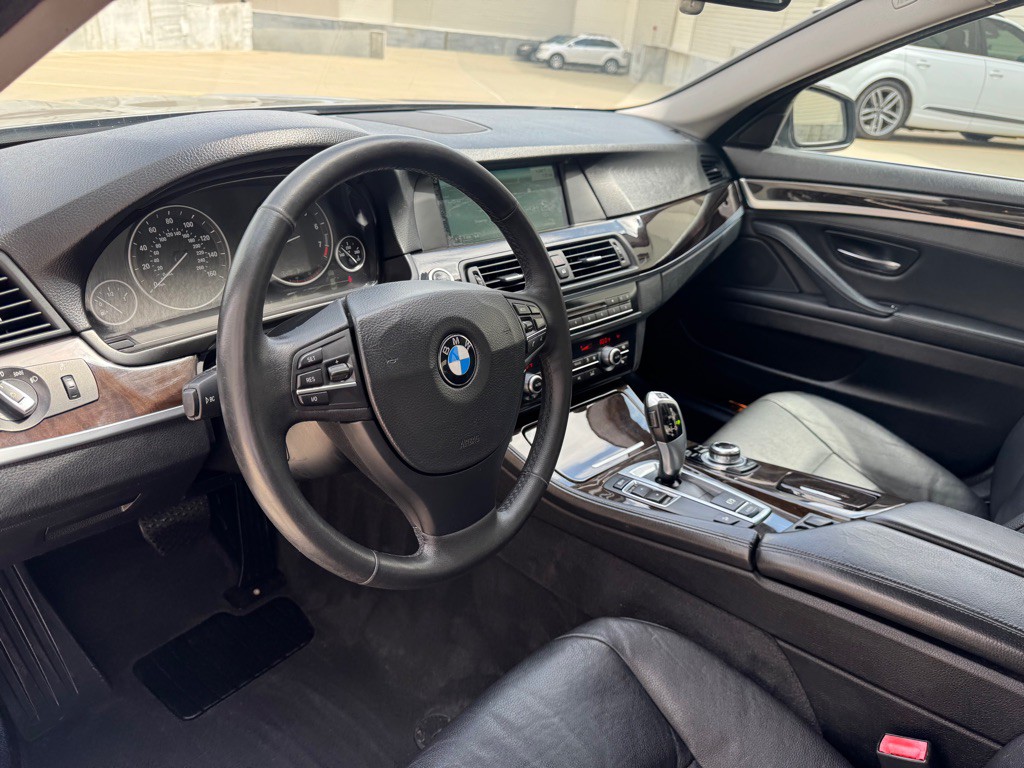 2013 BMW 5 Series Image 11