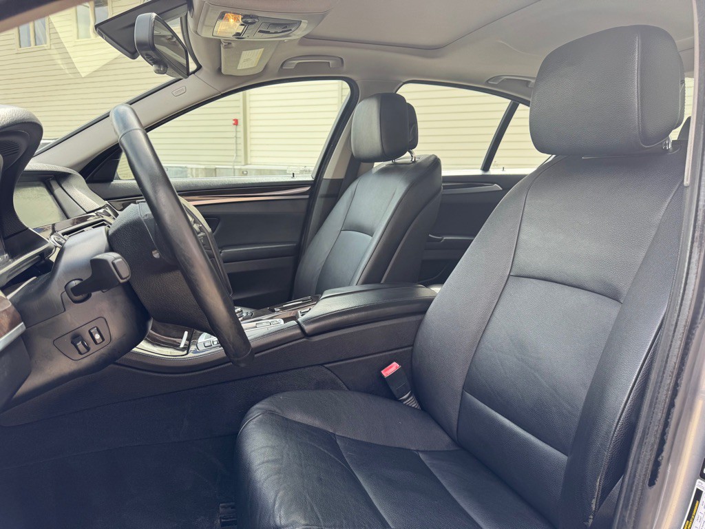 2013 BMW 5 Series Image 12