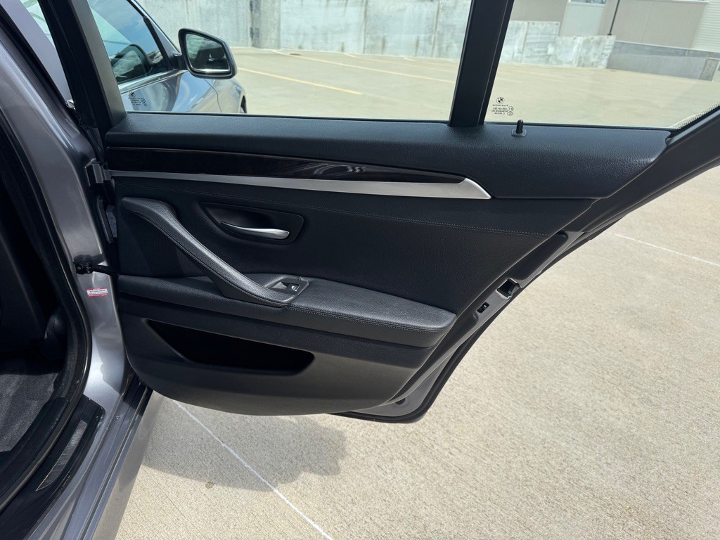 2013 BMW 5 Series Image 25