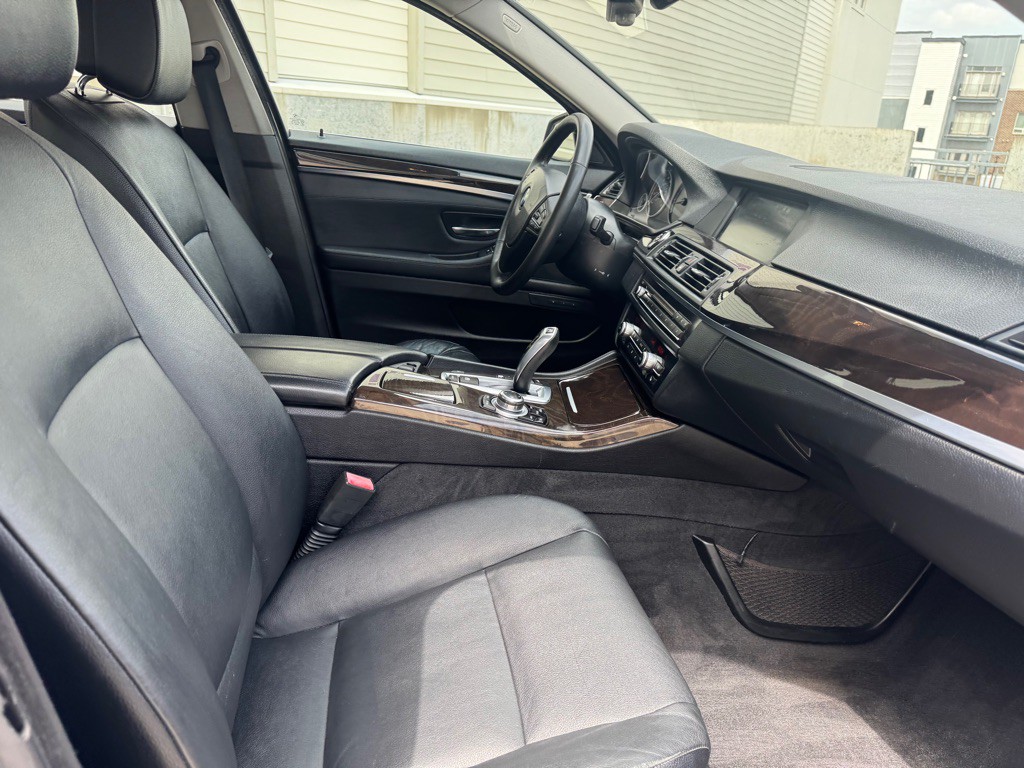 2013 BMW 5 Series Image 28