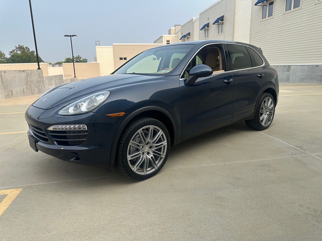 2012 Porsche Cayenne Image 2