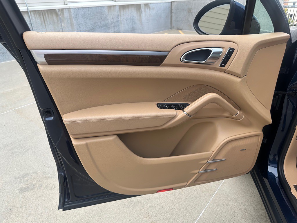 2012 Porsche Cayenne Image 8