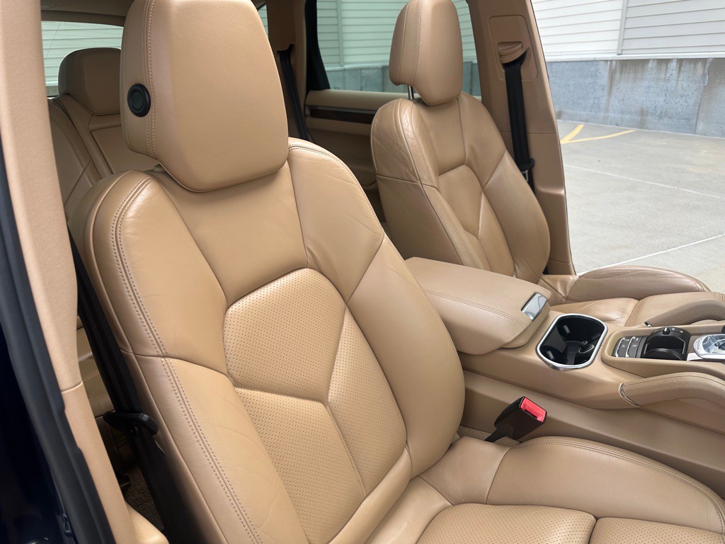 2012 Porsche Cayenne Image 25