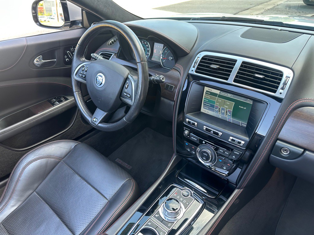2013 Jaguar XK-Series Image 19