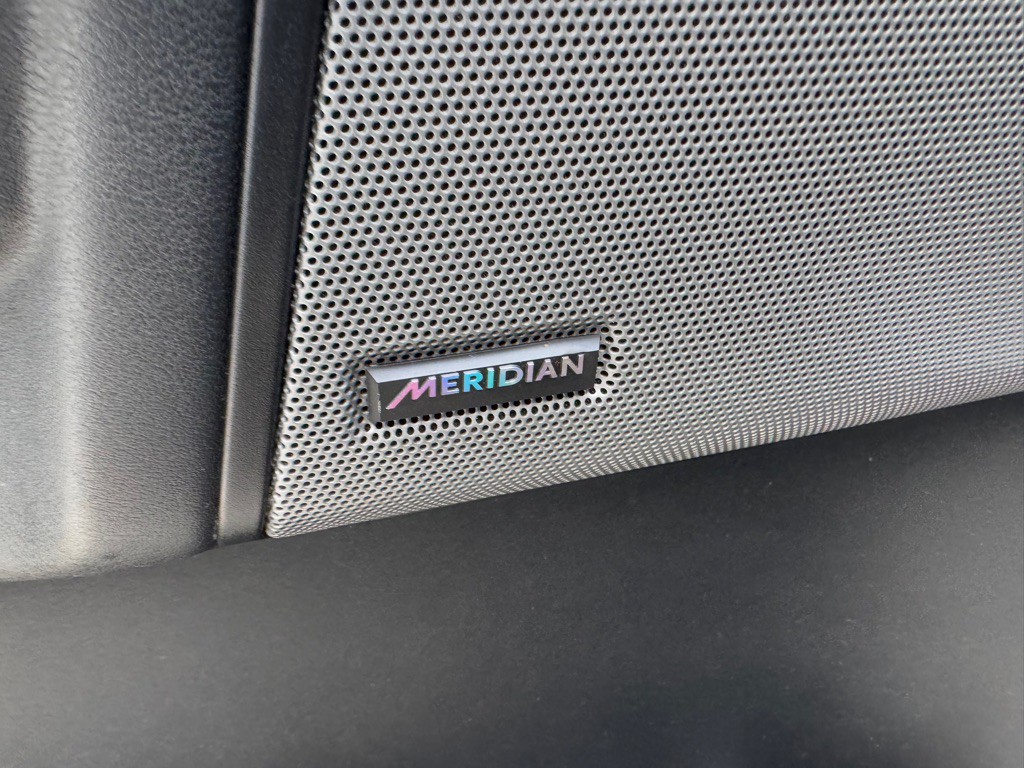 2016 Land Rover LR4 Image 11